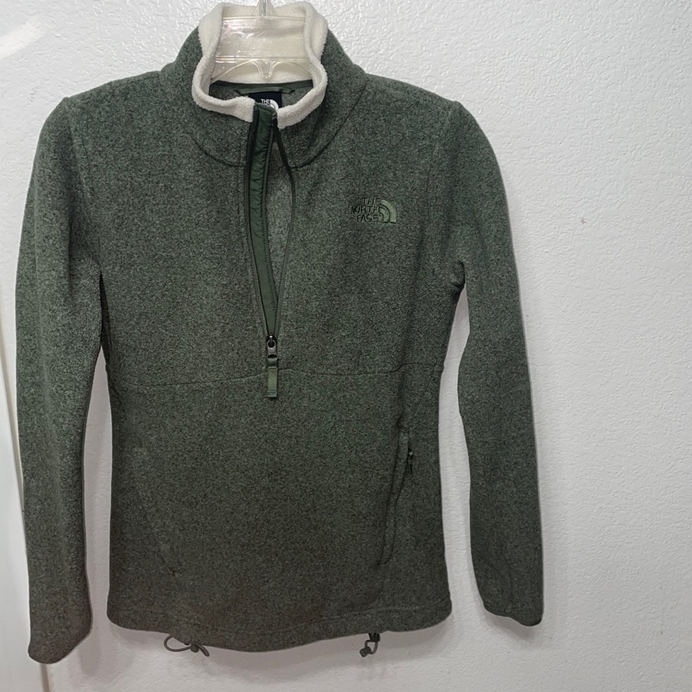 Women’s The North Face Pull over 1/4 zip jacket